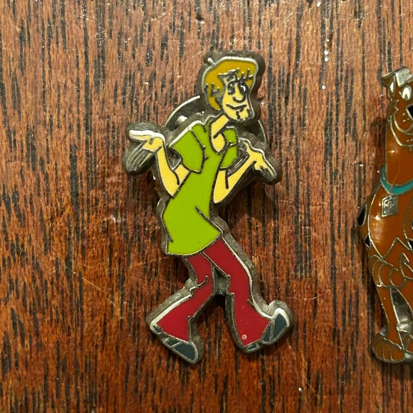 Scooby Doo Enamel Pin Set - Picture 3 of 3